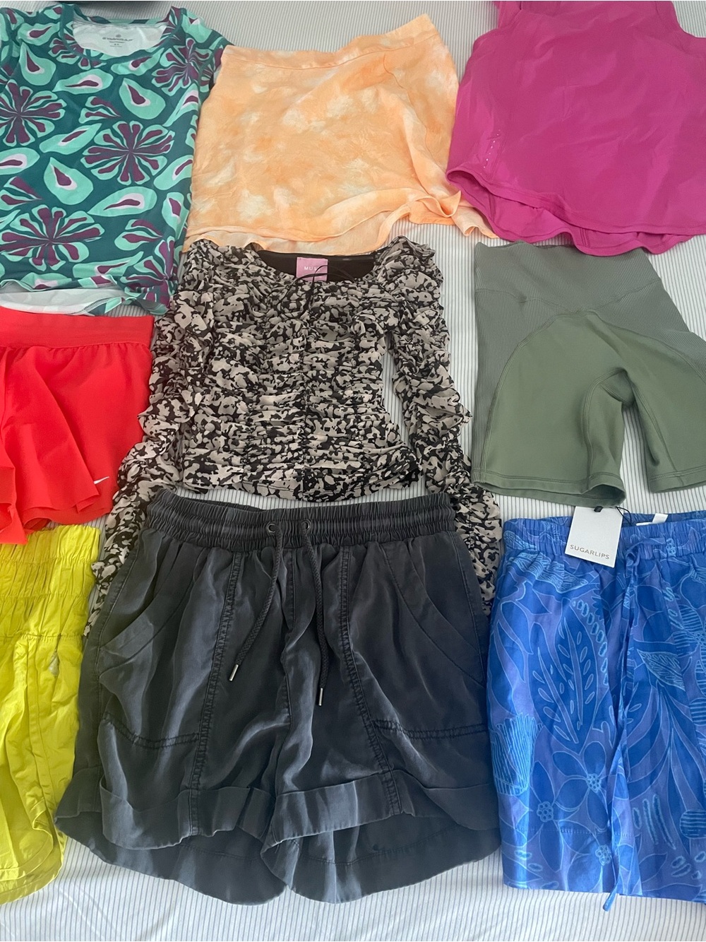 Small -XS women’s junior clothing lot more 25 pieces,Nike ,free people,Aerie etc